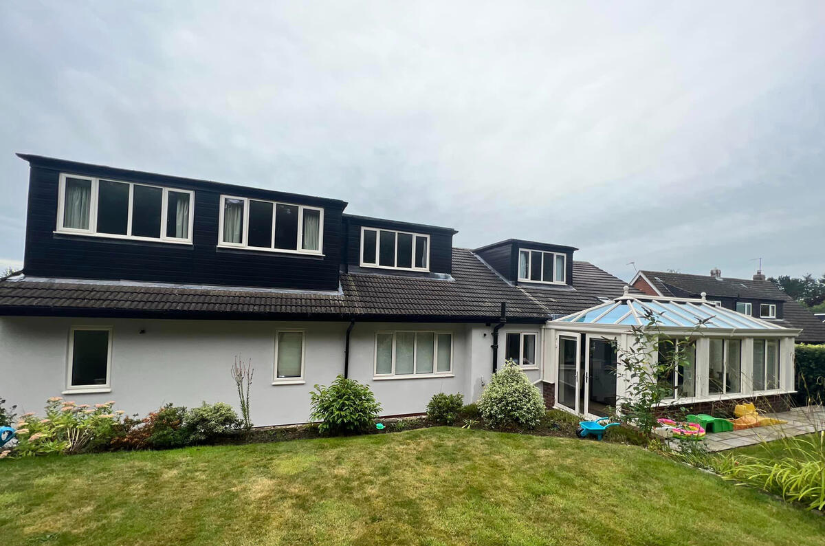 Masonry Render Paint Spraying Painting